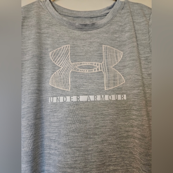 Under Armour t-shirt, featuring a gray base color and a printed l - Picture 3 of 3